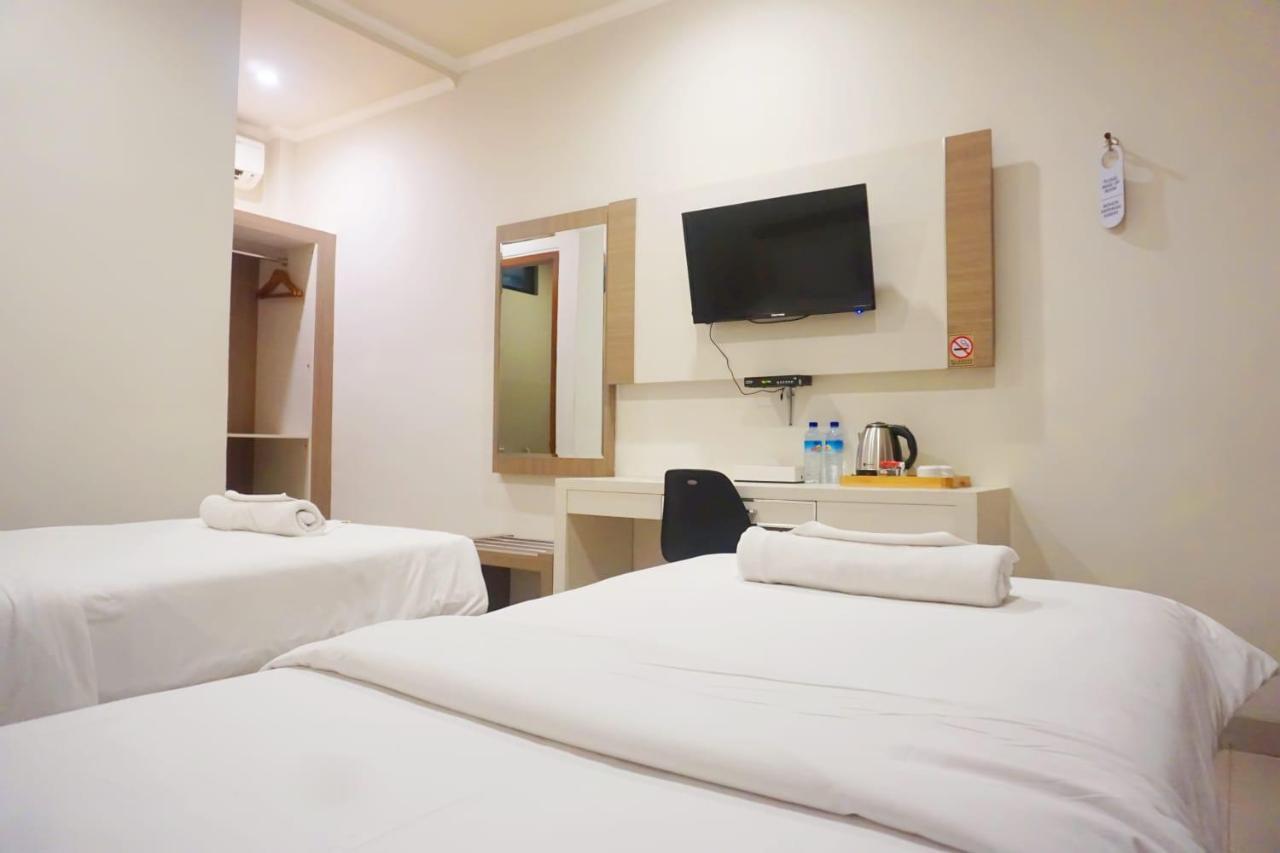 Lombok Mayura Hotel Tjakranegara Bagian luar foto