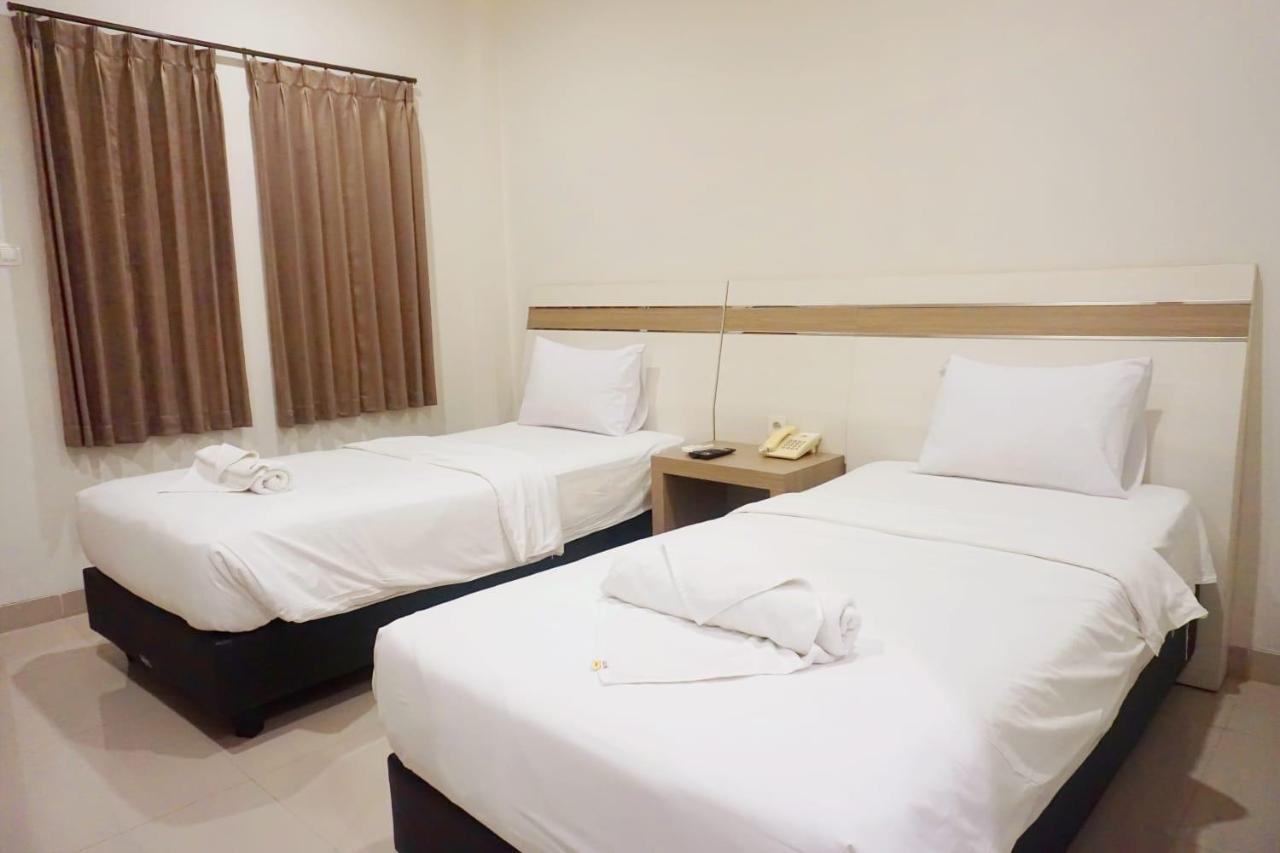 Lombok Mayura Hotel Tjakranegara Bagian luar foto