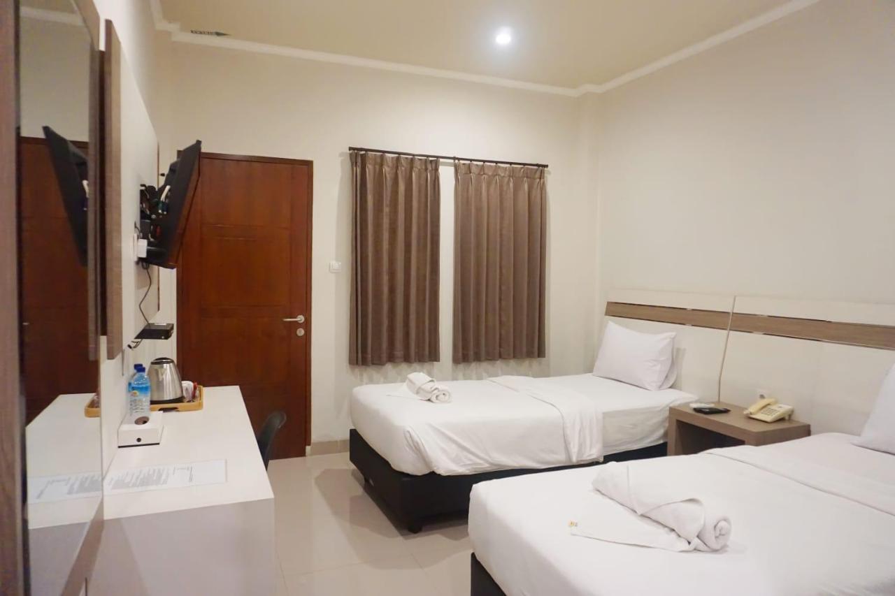 Lombok Mayura Hotel Tjakranegara Bagian luar foto