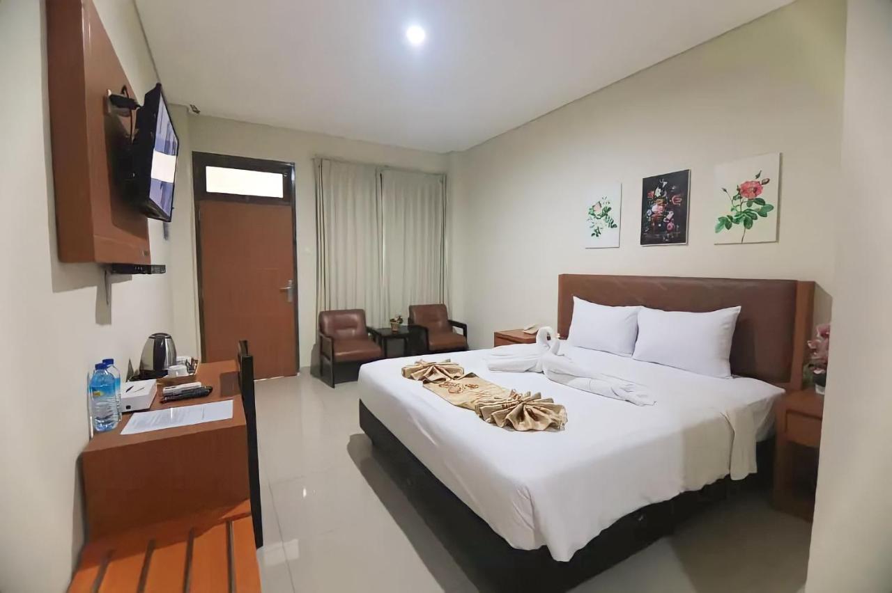 Lombok Mayura Hotel Tjakranegara Bagian luar foto