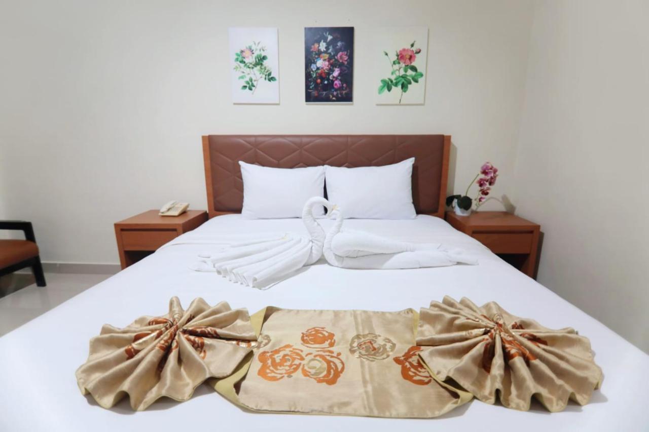 Lombok Mayura Hotel Tjakranegara Bagian luar foto