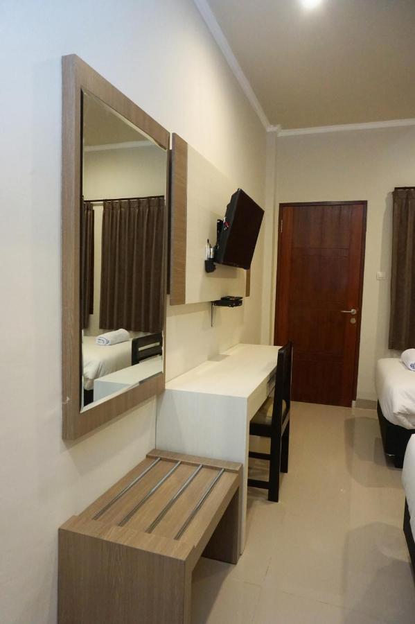 Lombok Mayura Hotel Tjakranegara Bagian luar foto