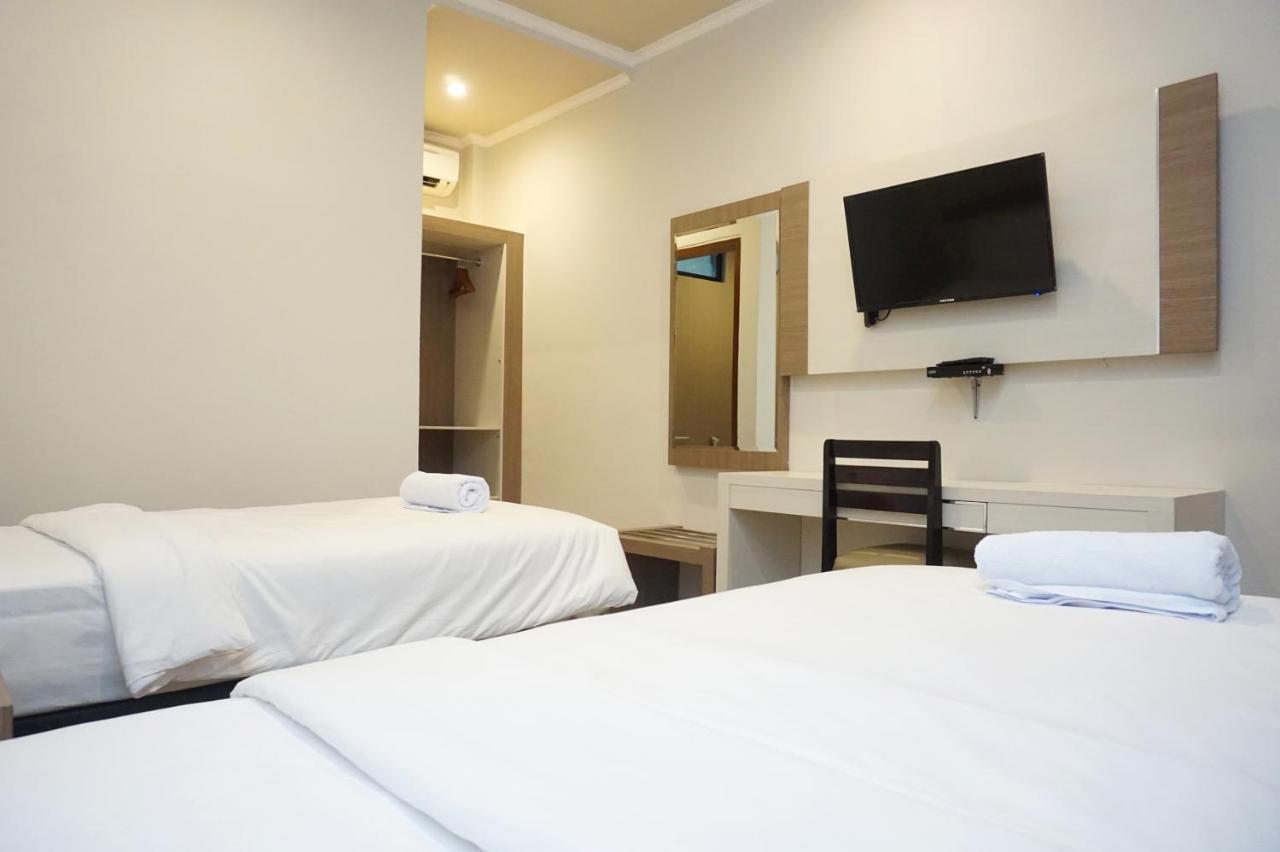 Lombok Mayura Hotel Tjakranegara Bagian luar foto